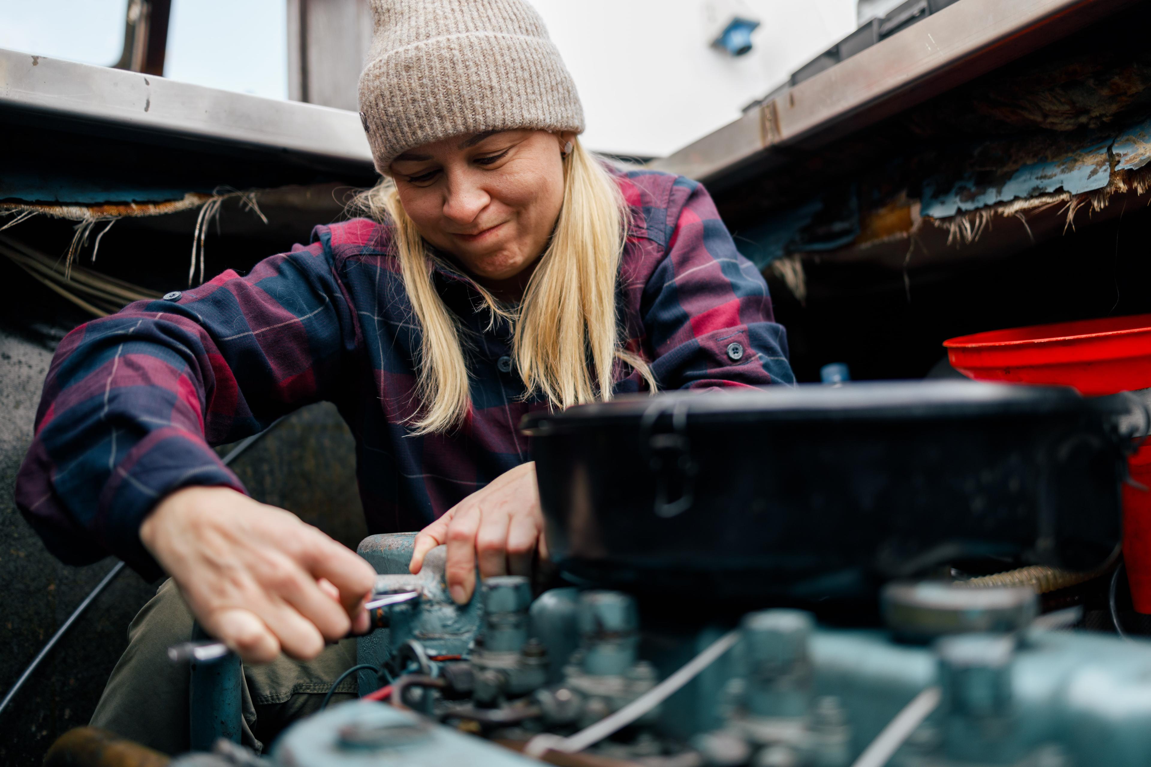 Boat engine check | Adventure Awaits